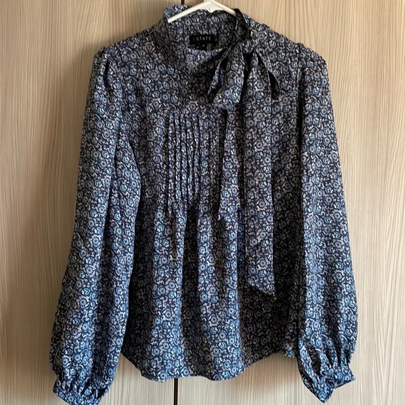Blue flowered blouse with neck tie - Picture 1 of 4